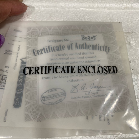 "Lily's Inn" The Munsters Halloween Village Hawthorne Village with COA - Picture 13 of 16